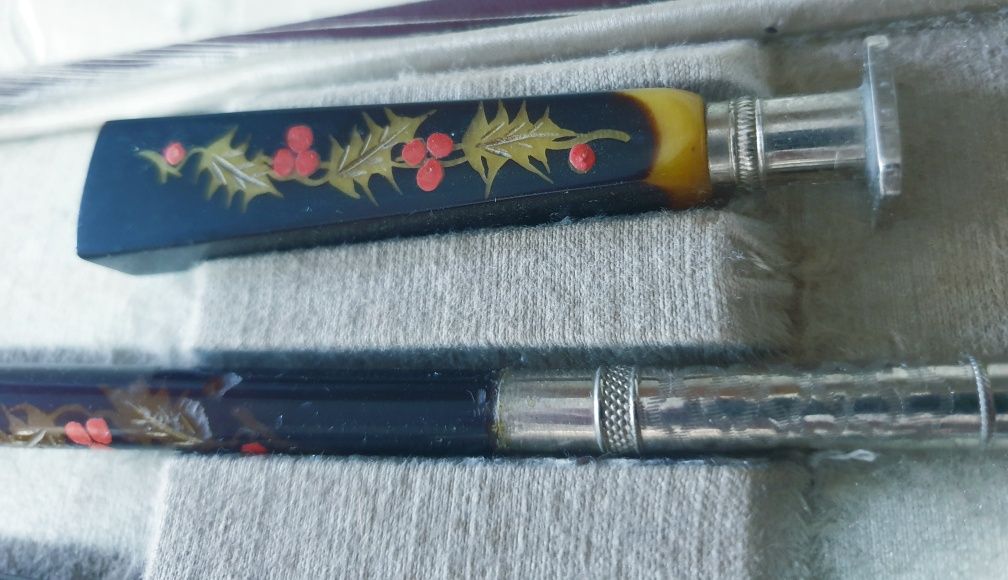 Antigo estojo com lindissimo conjunto de mesa secretária