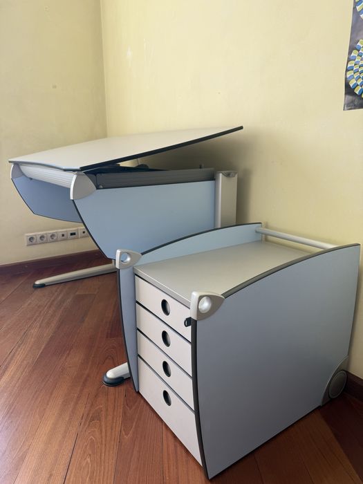 Парта mall яка зростає з дитиною