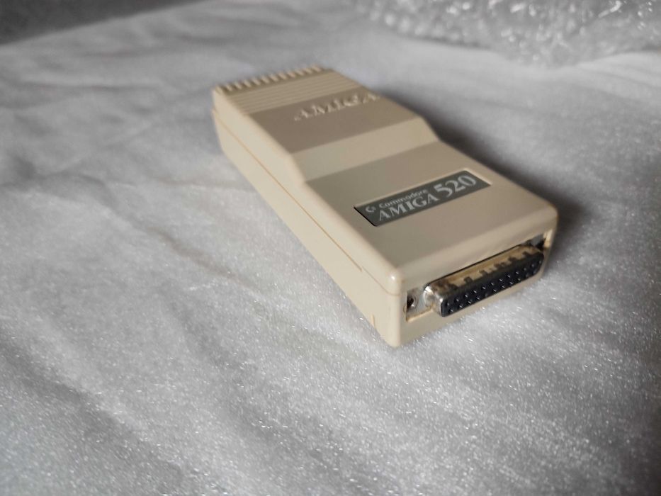 Sprawny Commodore Amiga modulator A520