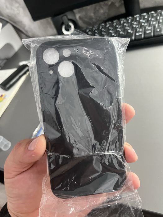 Продам чехол на айфон 13