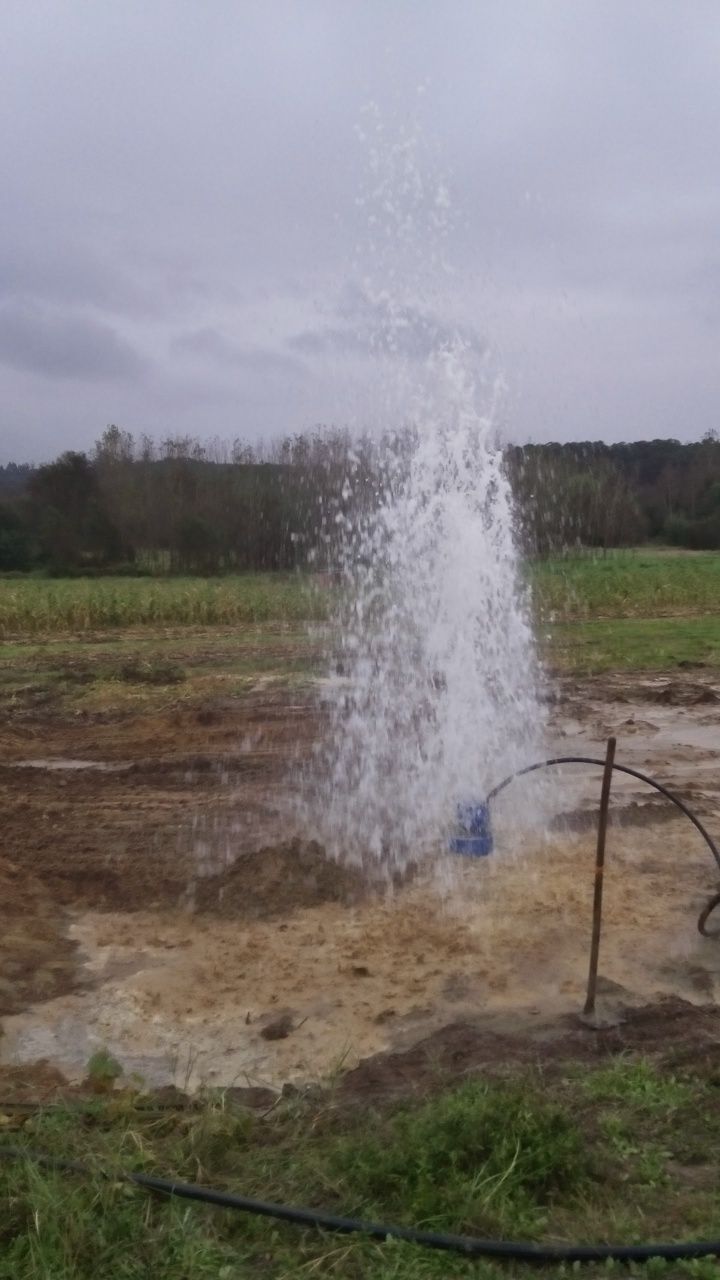 Limpeza e tiragem de bombas caídas de furos de água