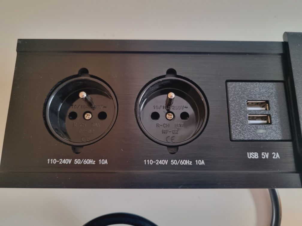 Gniazdo wpuszczane nablatowe listwa usb
