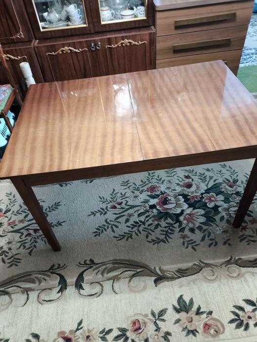 Продам стол деревянный