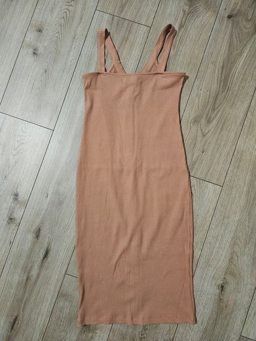 Letnia sukienka w prążki w łososiowym kolorze rozmiar S