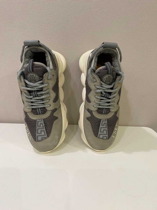 Кросівки Versace, Bottega Veneta, Nike все оригінальне