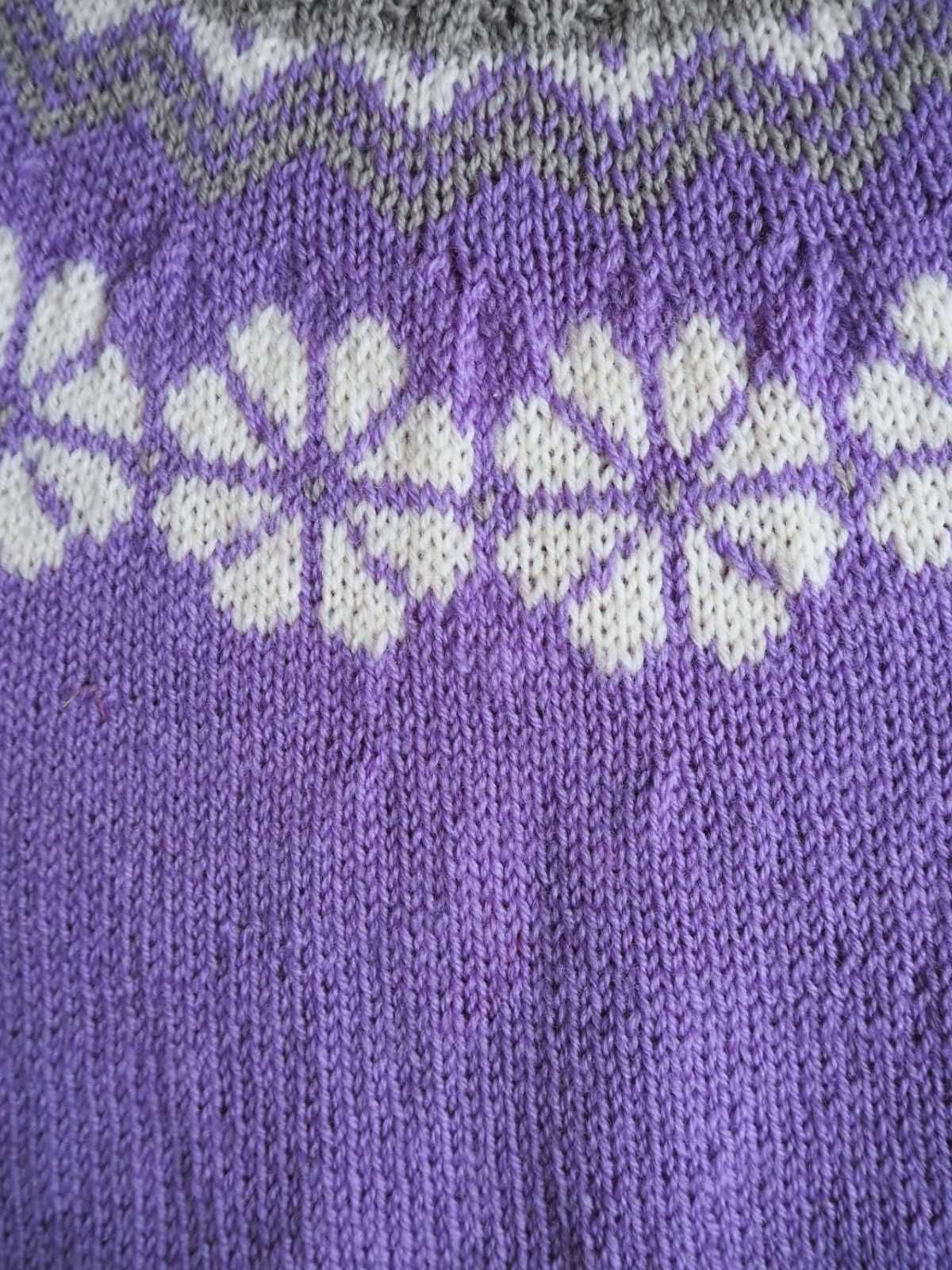 Sweter w kwiaty Rękodzieło 110/116 wełna