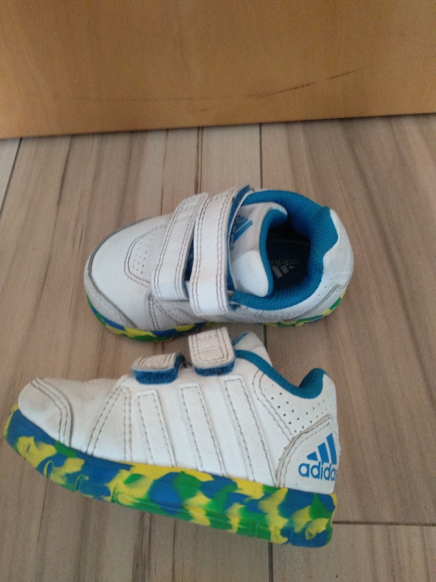 Sapatilhas Adidas 19