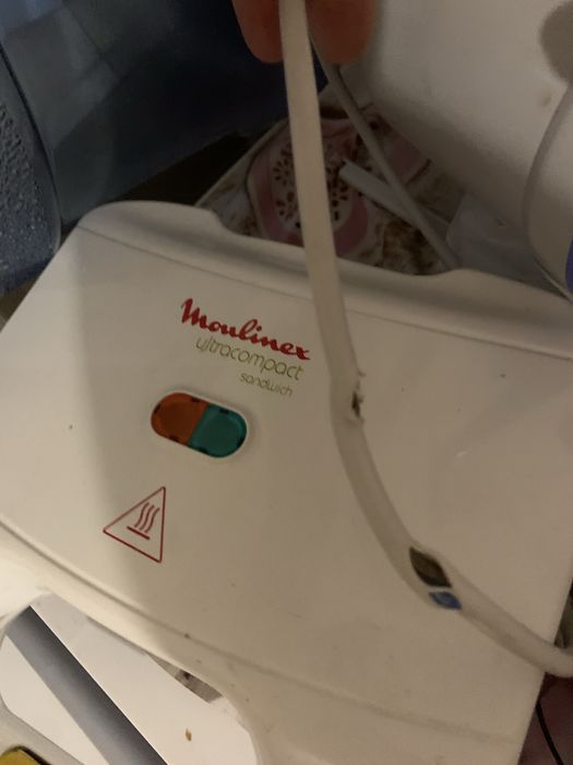 Бутербродниця працює