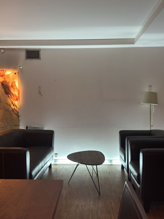 [rezerwacja] Sofa i dwa fotele klubowe, skórzane, czarne