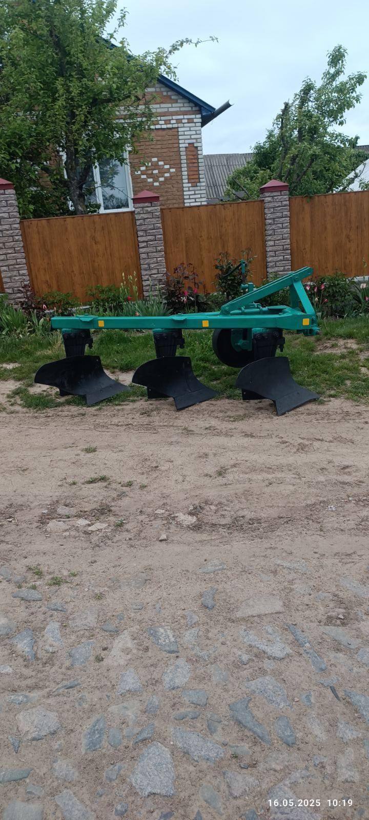 Плуг плн 3-35.  .
