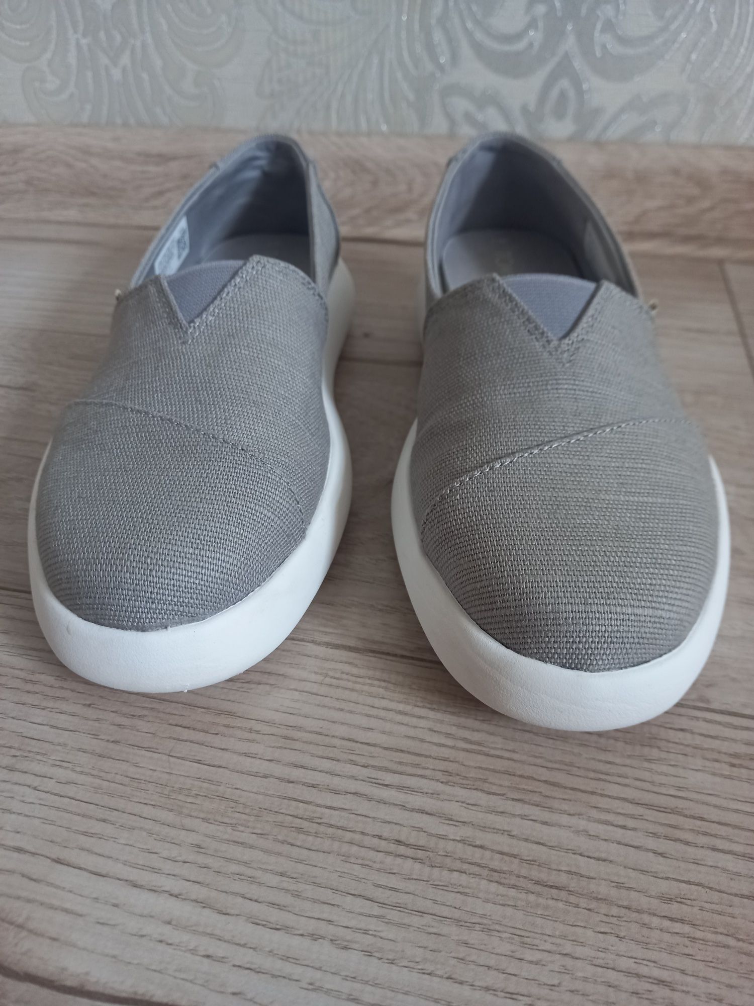 Продам мокасины слипоны TOMS