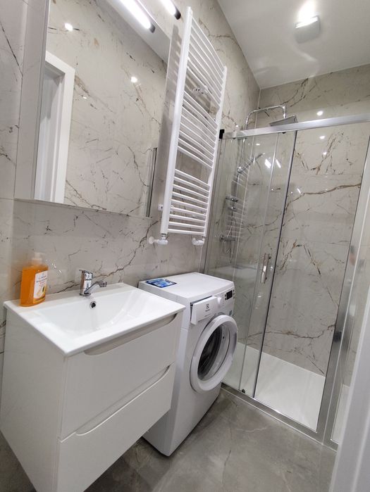 Apartament 2 pokoje, stare miasto, ogrzewanie i ciepła woda miejska.