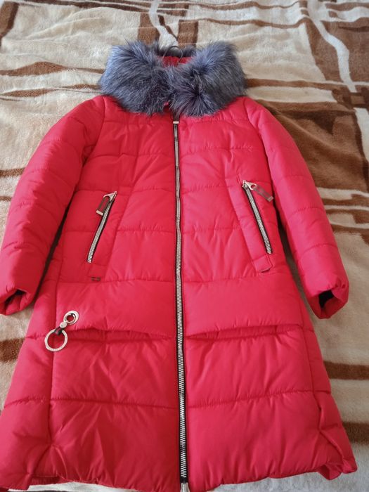 Продам тёплое зимне пальто красного цвета