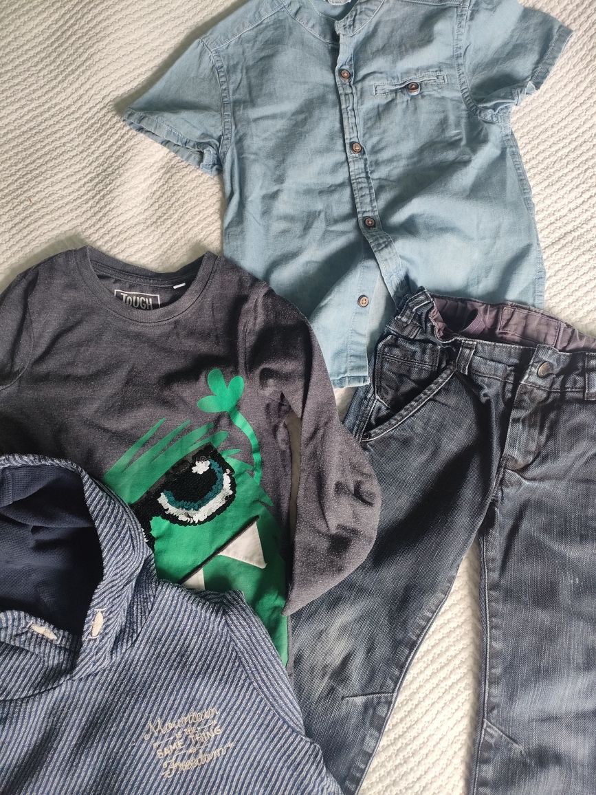 Conjunto de roupa menino (calças e camisolas) de 4-5anos)