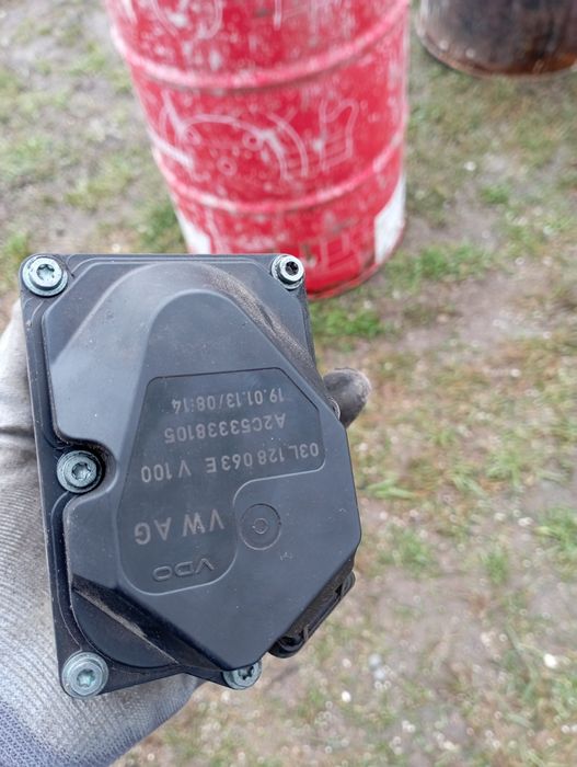 Дросельна заслонка Фольксваген пасат б6