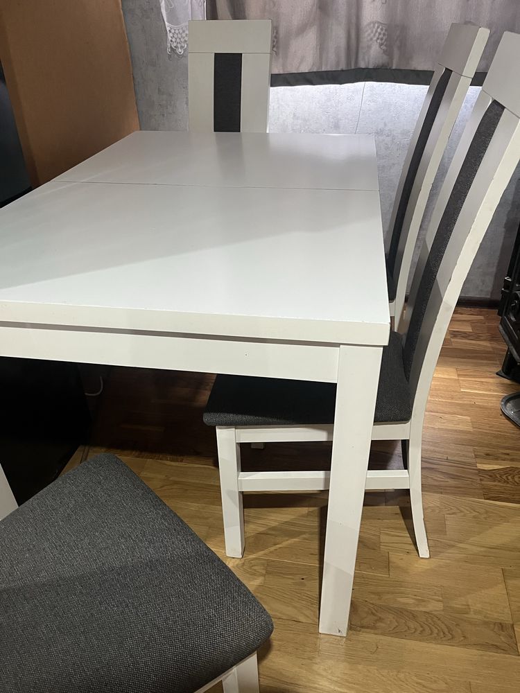 Zestaw stol i krzesla