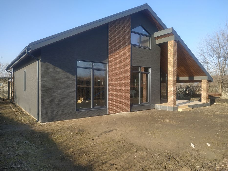 Продам современный двух этажный дом