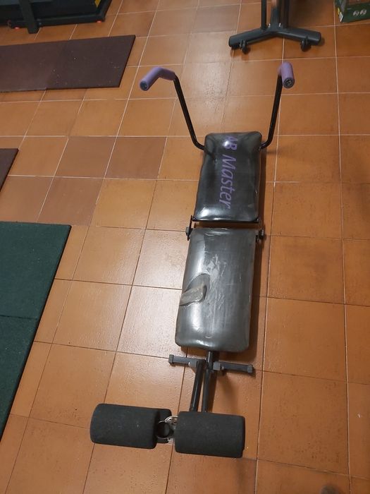 Equipamento fitness abdominais