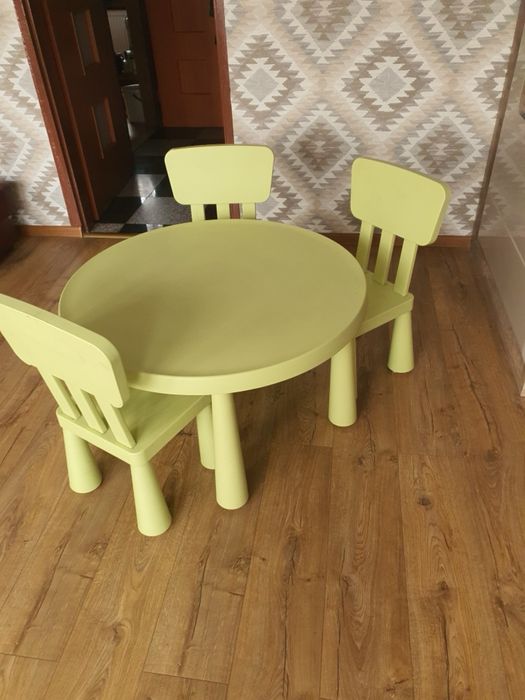 Stolik, trzy krzesła ikea