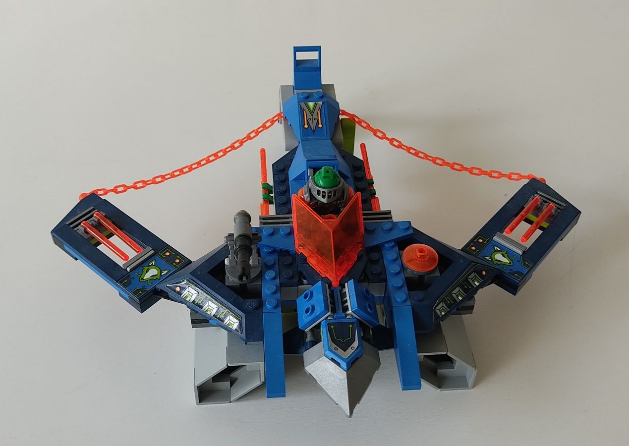 LEGO Nexo Knight 70320, Myśliwiec V2 Aarona.