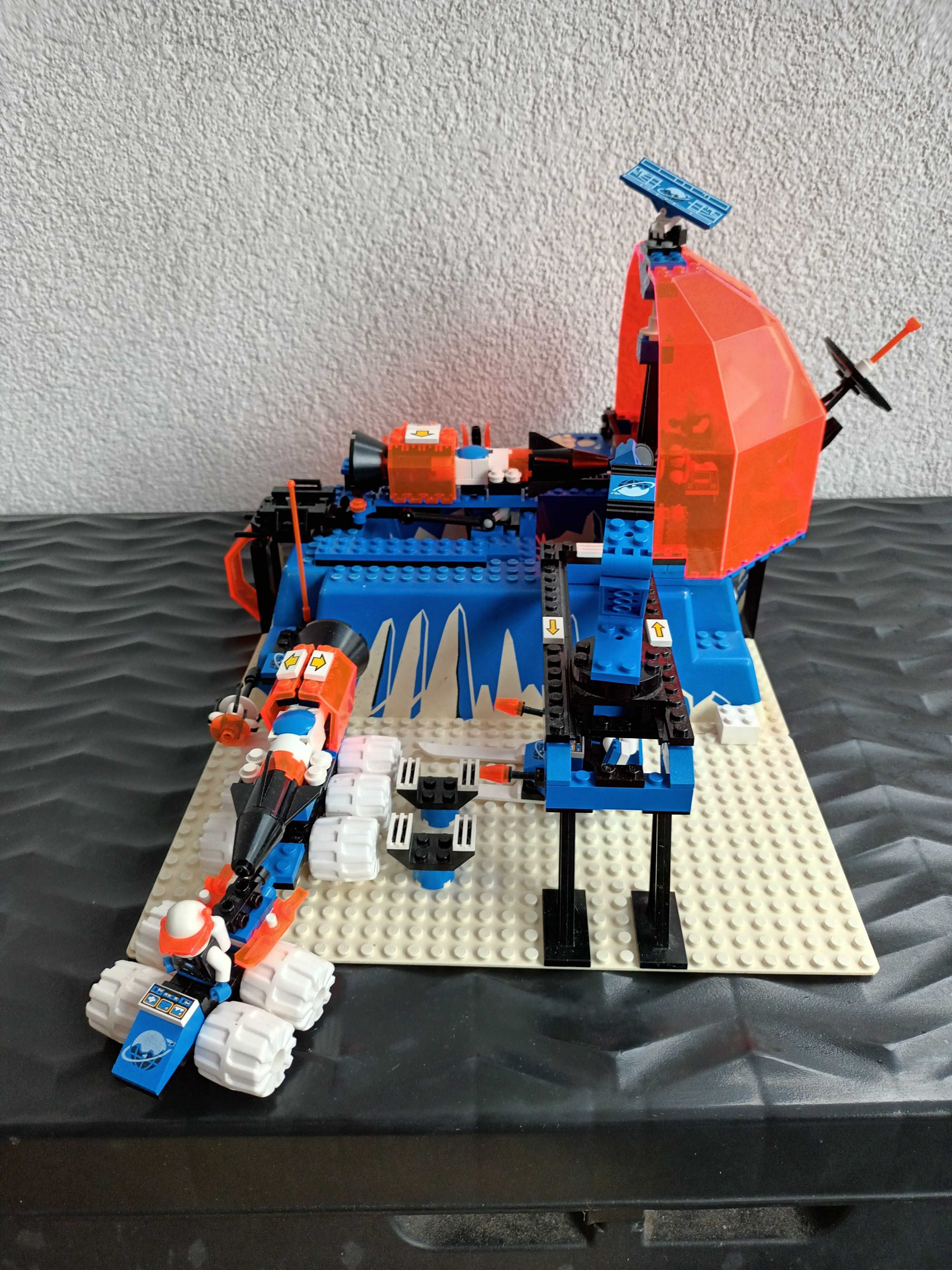 Klocki LEGO Space 6983 - Centrum dowodzenia Lodowej Planety