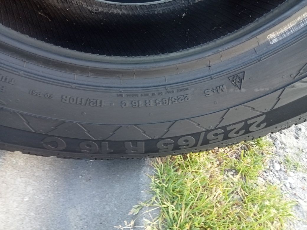 2x Opony Używane Całoroczne 225/65R16C Continental