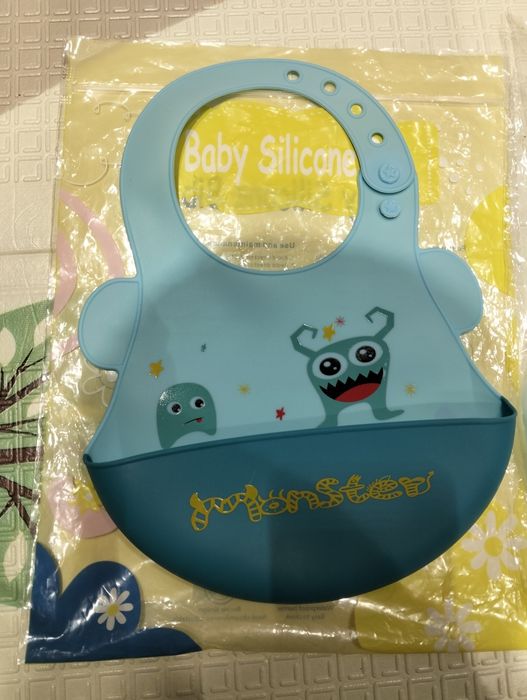 Легкий силіконовий нагрудник слюнявчик, іграшка підвіска