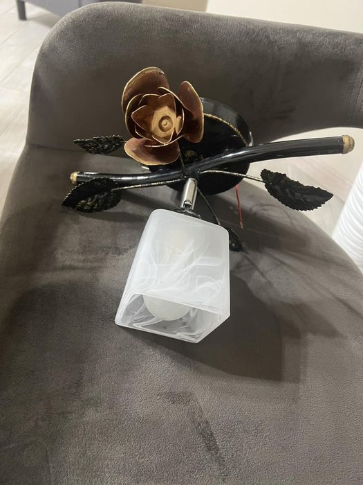 Красива металева люстра на одну лампочку