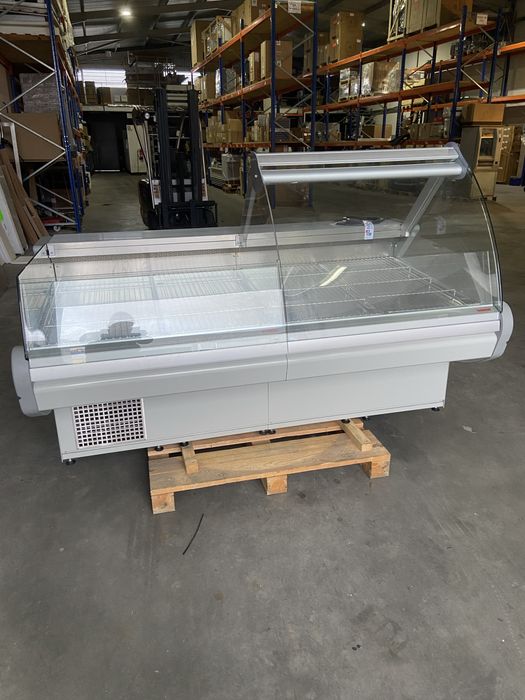 Vitrine 2000 com frio incorpurado self e reserva