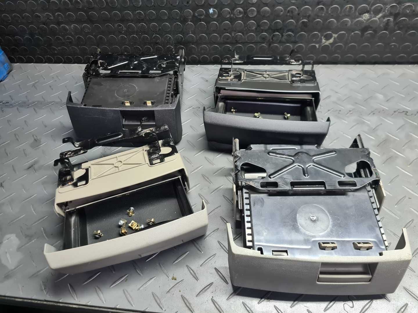 Schowek Fotela Audi A4 B6 B7 Lewy + Prawy Czarny  Jasny Komplet Śruby