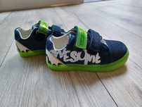 Sneakersy na rzepy 25