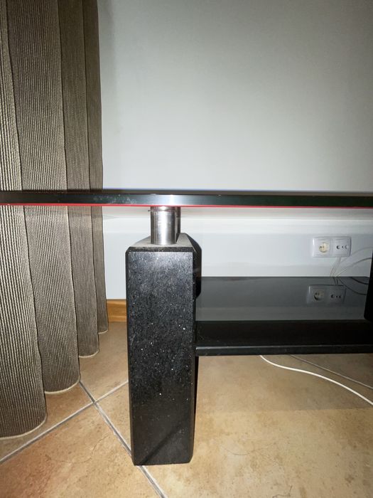 Móvel TV em vidro temperado (vermelho/preto) e pedra/preto brilhante