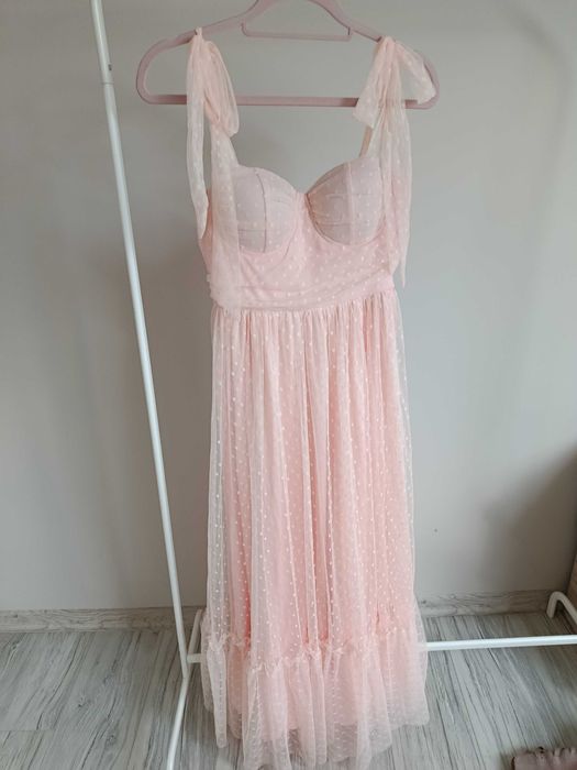 Zwiewna pudrowa sukienka koronka długa M plus zestaw plus kombinezon