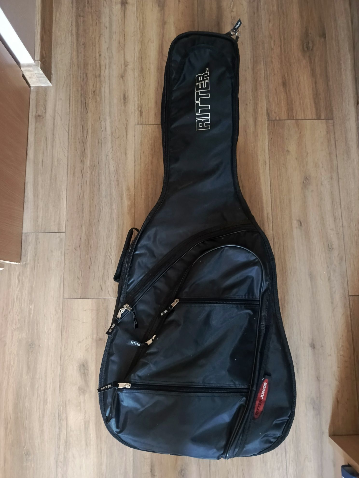 Gitara klasyczna wraz z pokrowcem