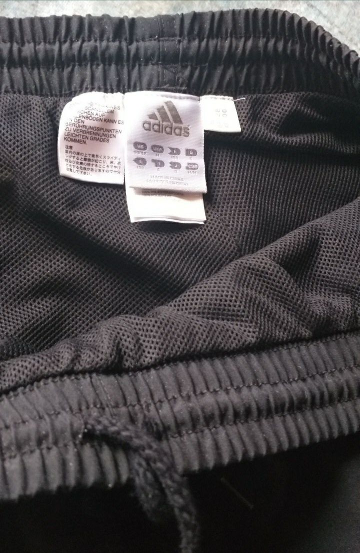 Спортивные штаны Adidas.