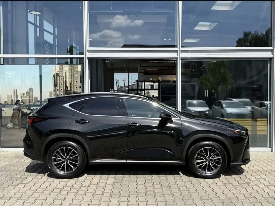 Гибрид Lexus NX350H 2022 года расход 6л.