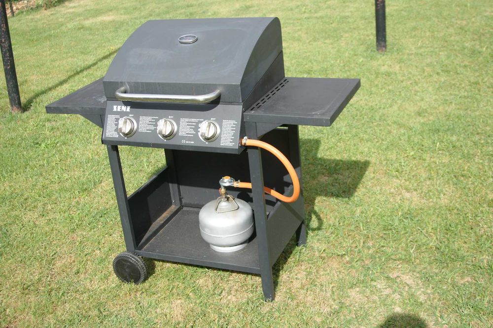 Grill gazowy w dobrym stanie.