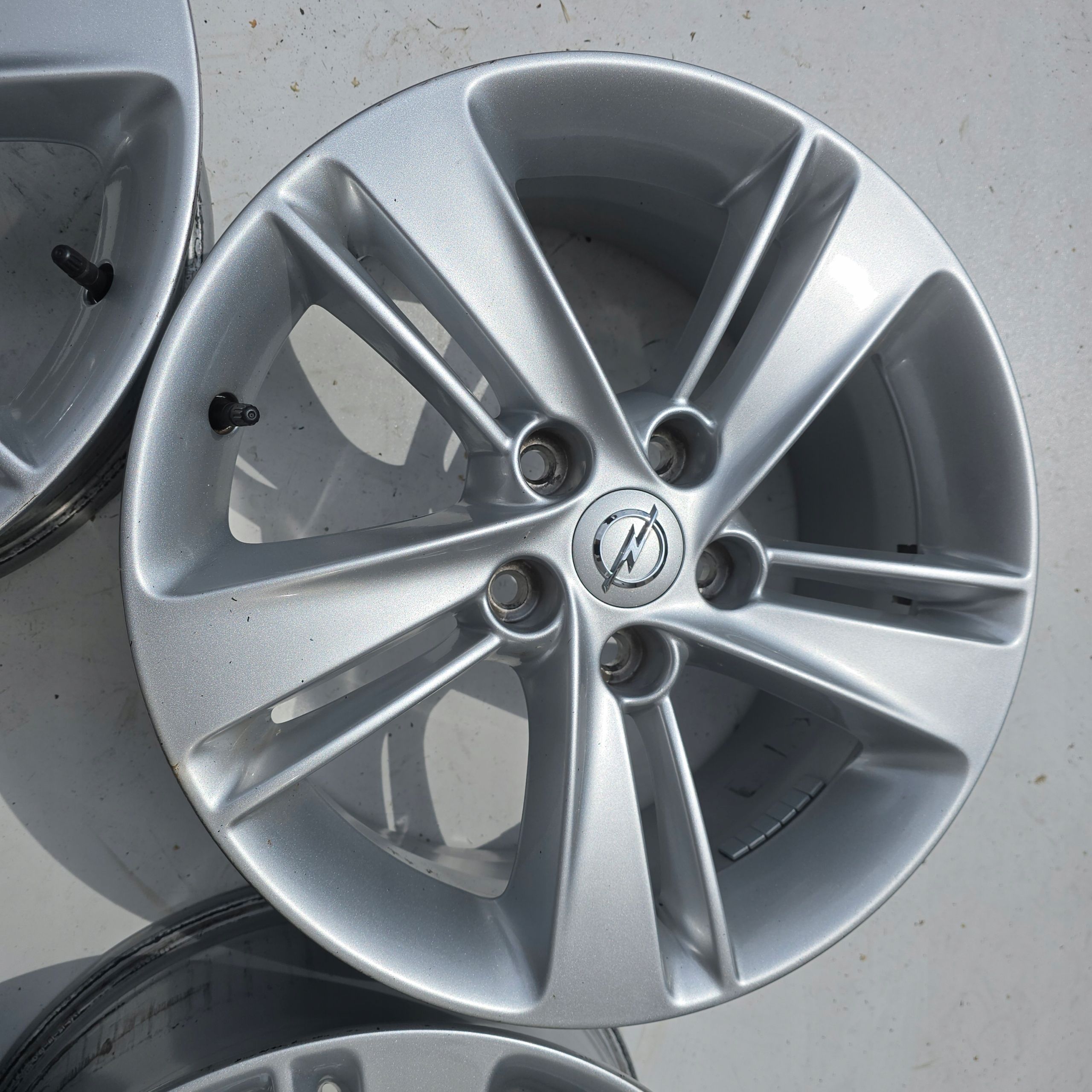 Opel Astra J Zafira C Insignia B 17'' ET45 IS45 5x115 7.5 4X