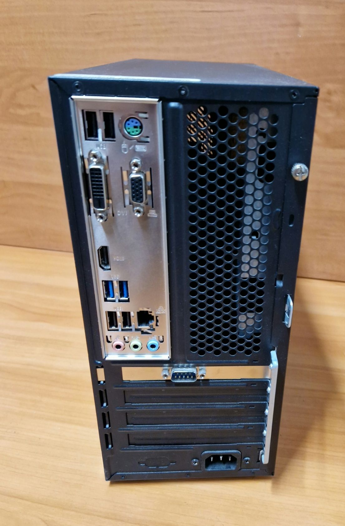 Komputer Intel, dysk SSD, ram DDR4, USB 3.0