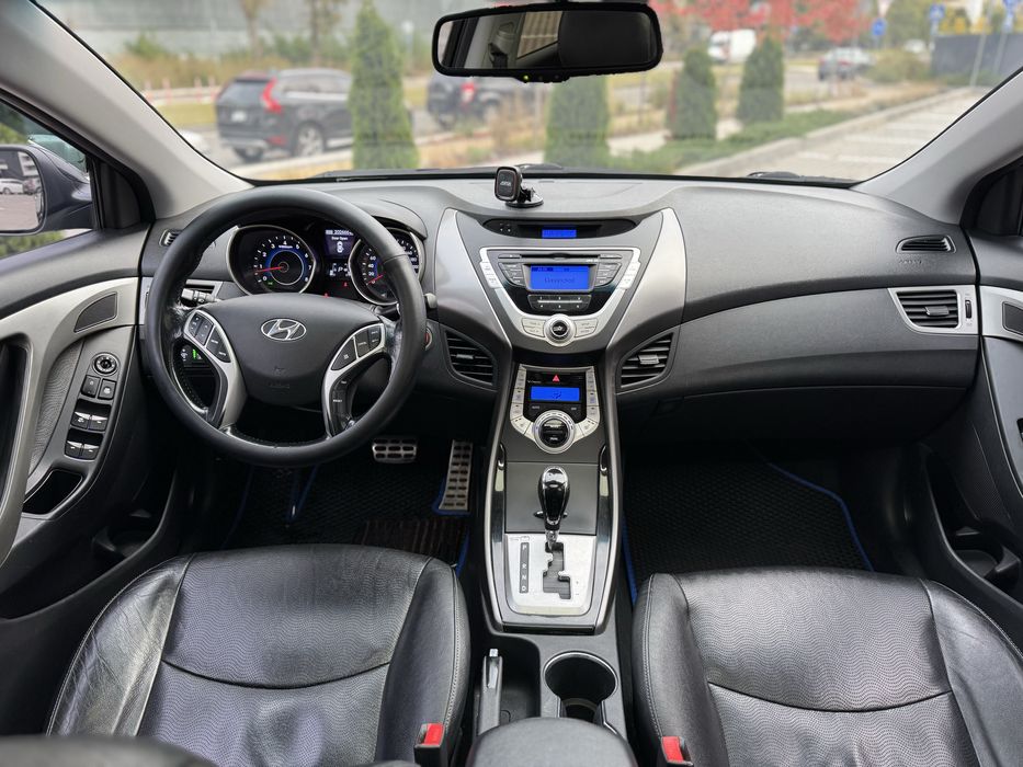 Hyundai Elantra Офіційна Максимальна в гарному стані