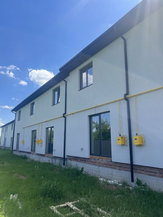 Продам таунхаус з великою ділянкою