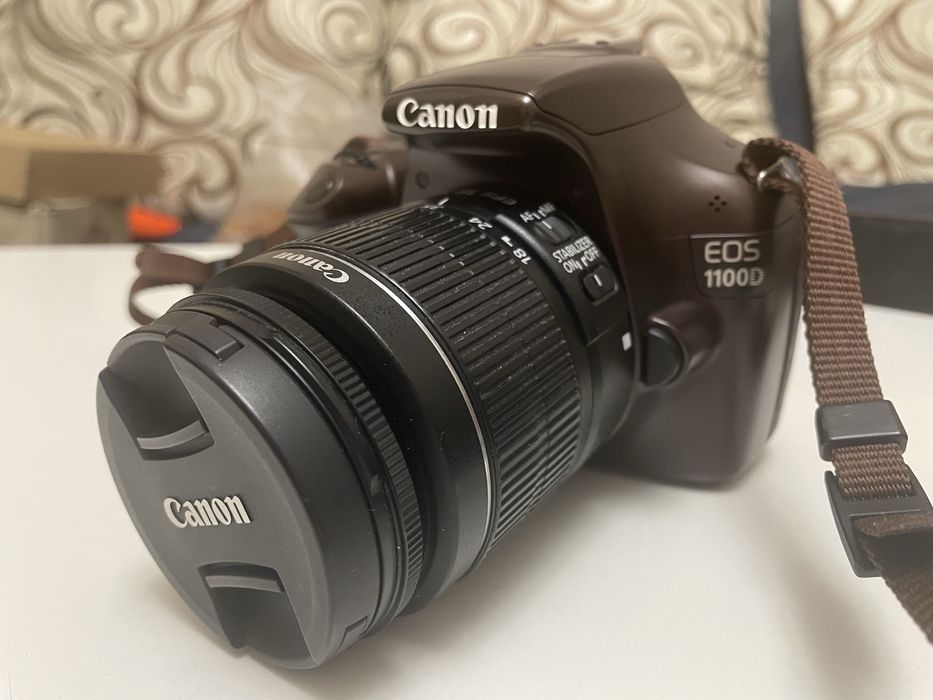 Зеркальный фотоаппарат Canon D1100 Marrone