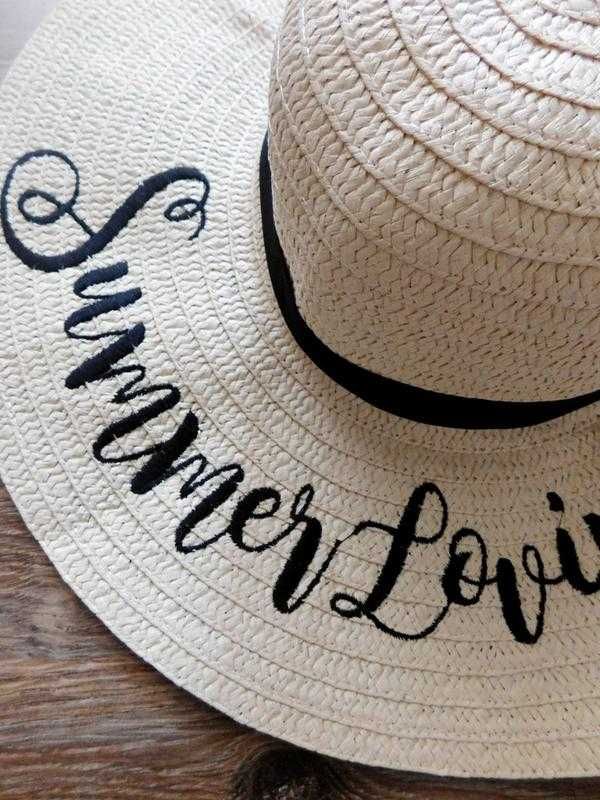 Солом'яний капелюх з широкими полями і написом summer loving від joico
