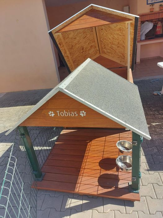 Casota para cão com isolamento térmico,  nunca usada.