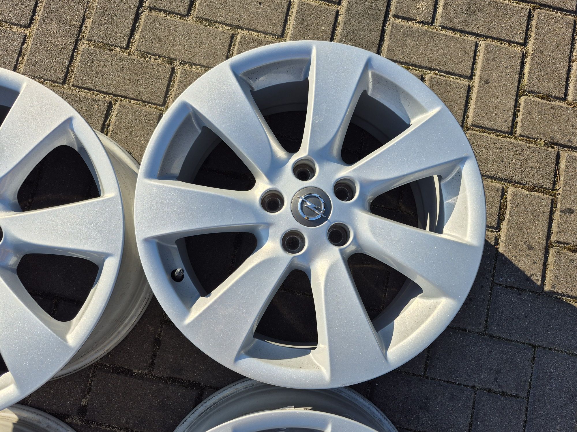 Felgi Alu z Czujniki Oryginał OPEL INSIGN 5x120 18 Cali 7.5J ET 415x