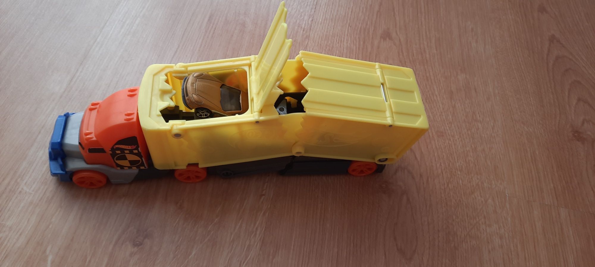 Hot Wheels ciężarówka