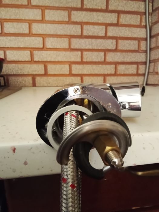 Продам смеситель для кухни.