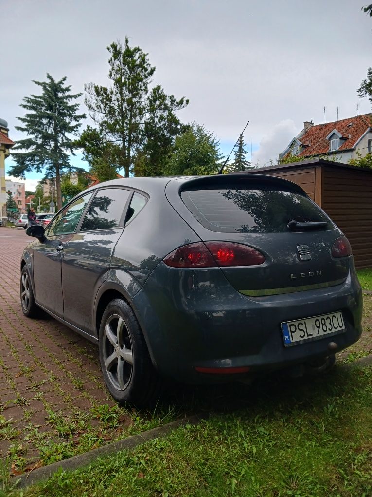 Seat Leon 2. Silniku 1.9 tdi opłaty na rok