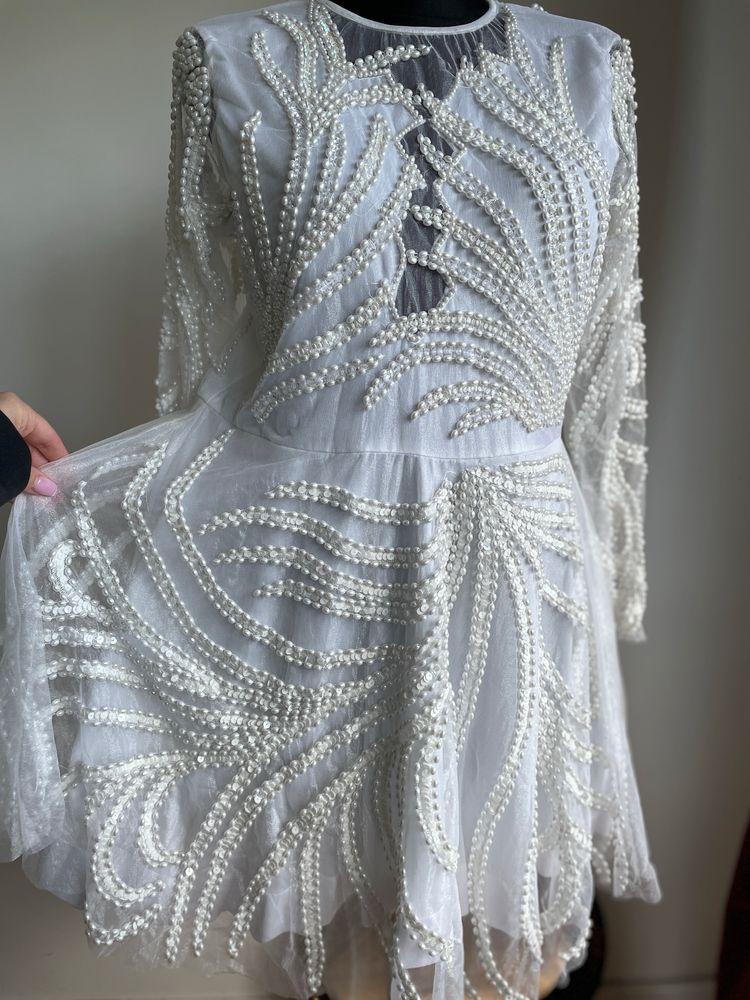 Asos luxe a star is born biała cekinowa sukienka mini 44 xxl 42 xl