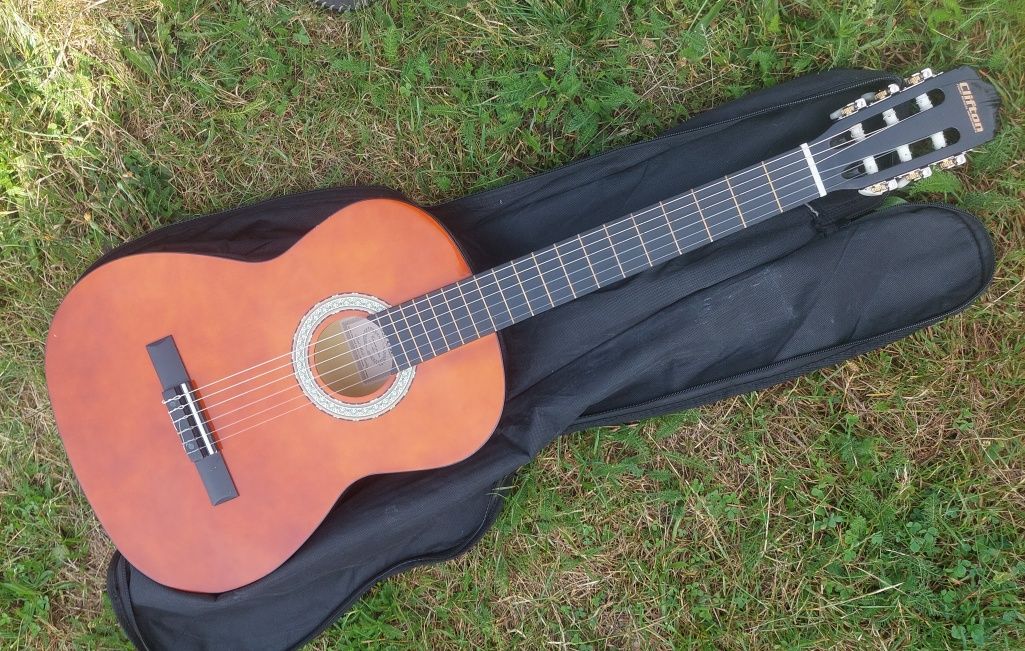 Gitara Clifton klasyczna z pokrowcem